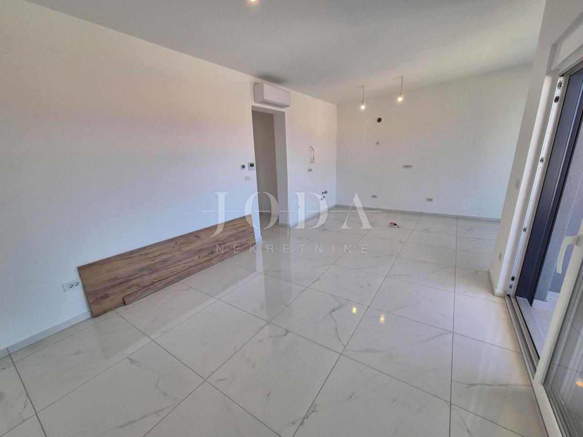 Malinska, nuovo spazioso appartamento con giardino