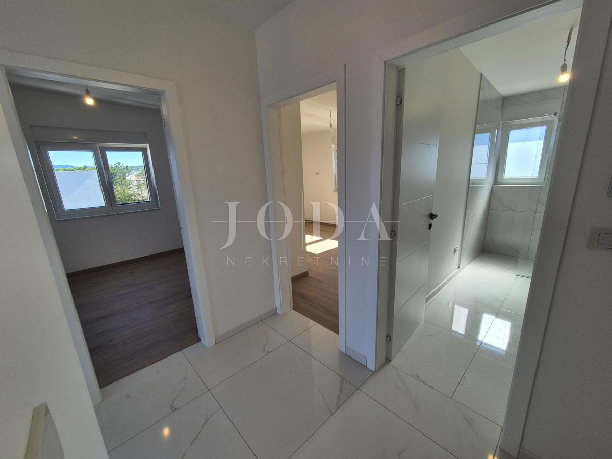 Malinska, nuovo spazioso appartamento con giardino