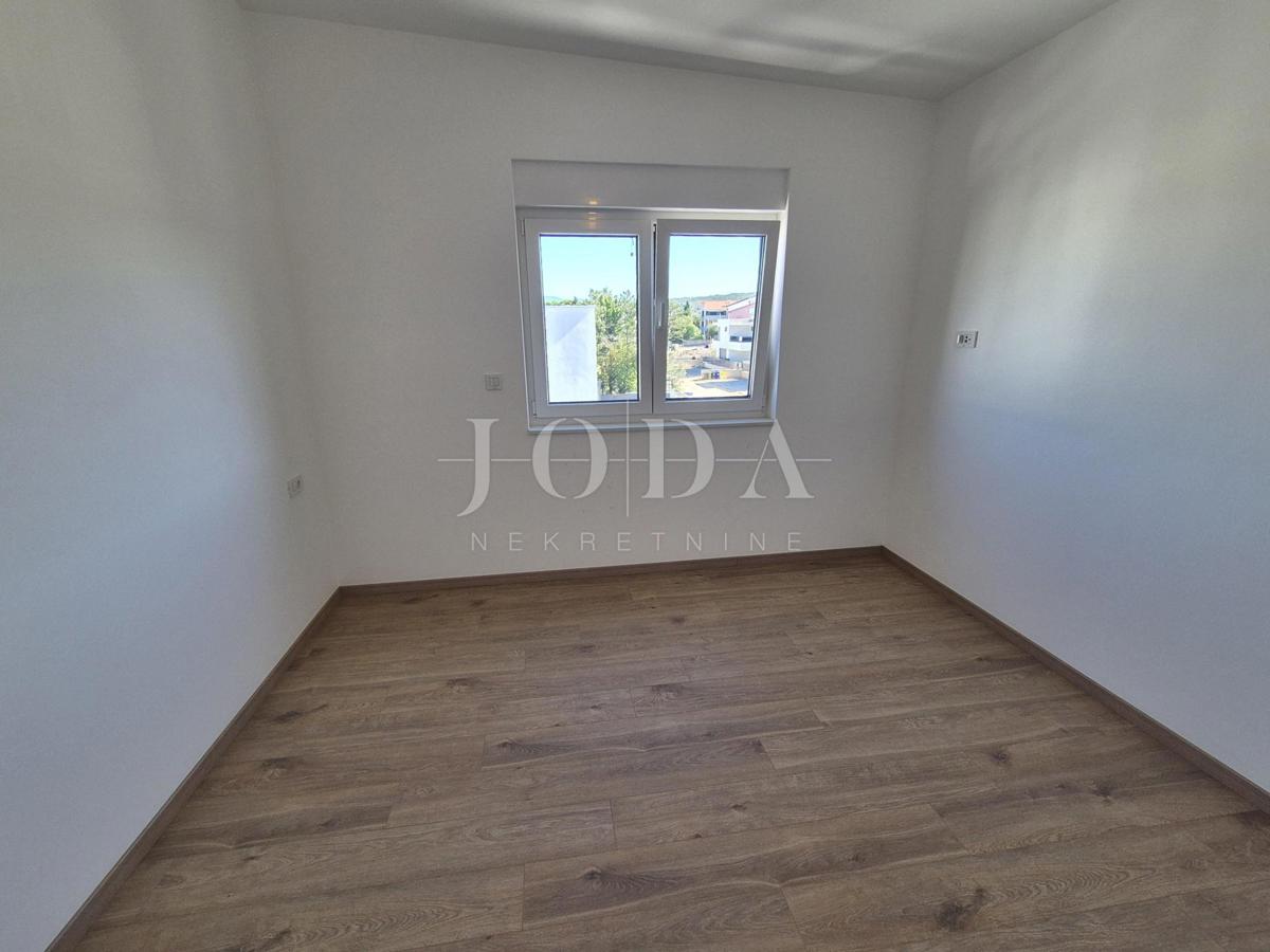 Malinska, nuovo spazioso appartamento con giardino