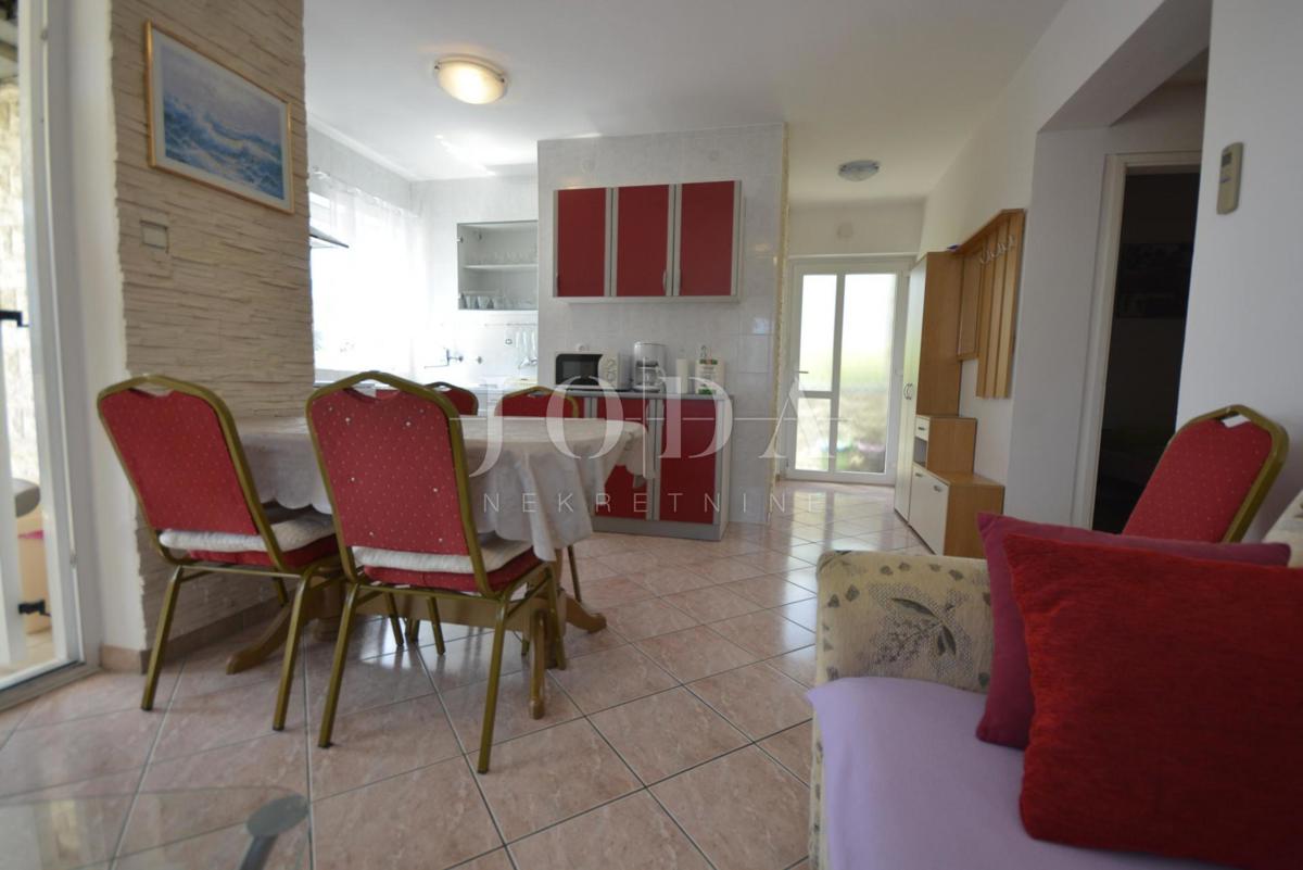 Bella casa indipendente con ampio giardino, posizione tranquilla!