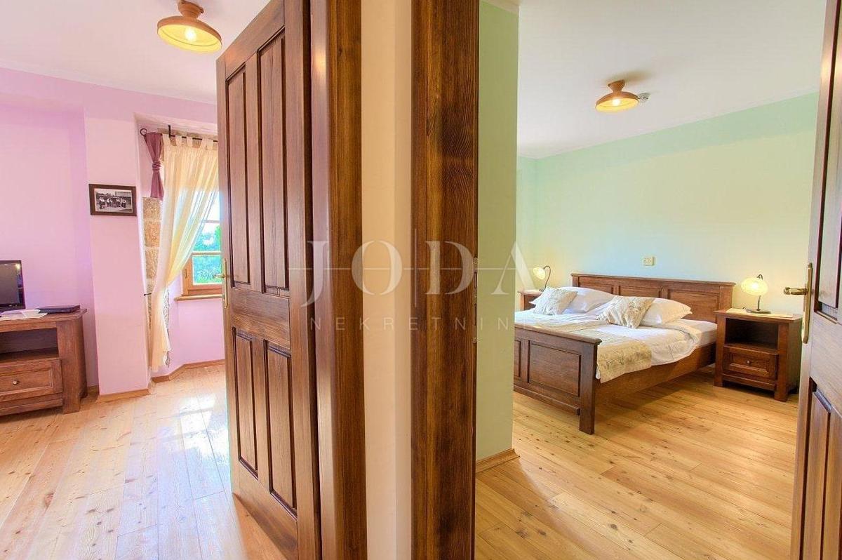 Casa in pietra in una posizione tranquilla