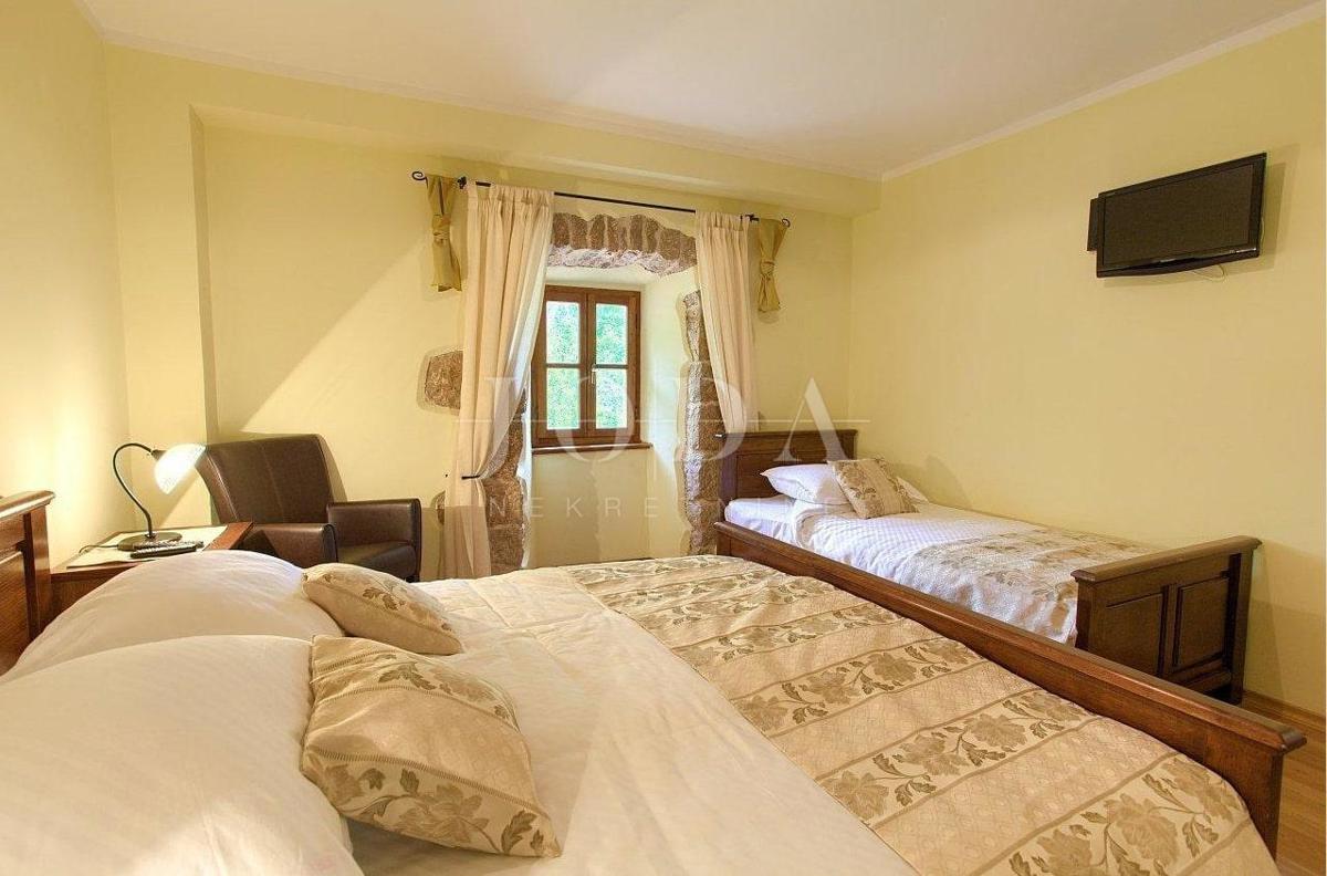 Casa in pietra in una posizione tranquilla