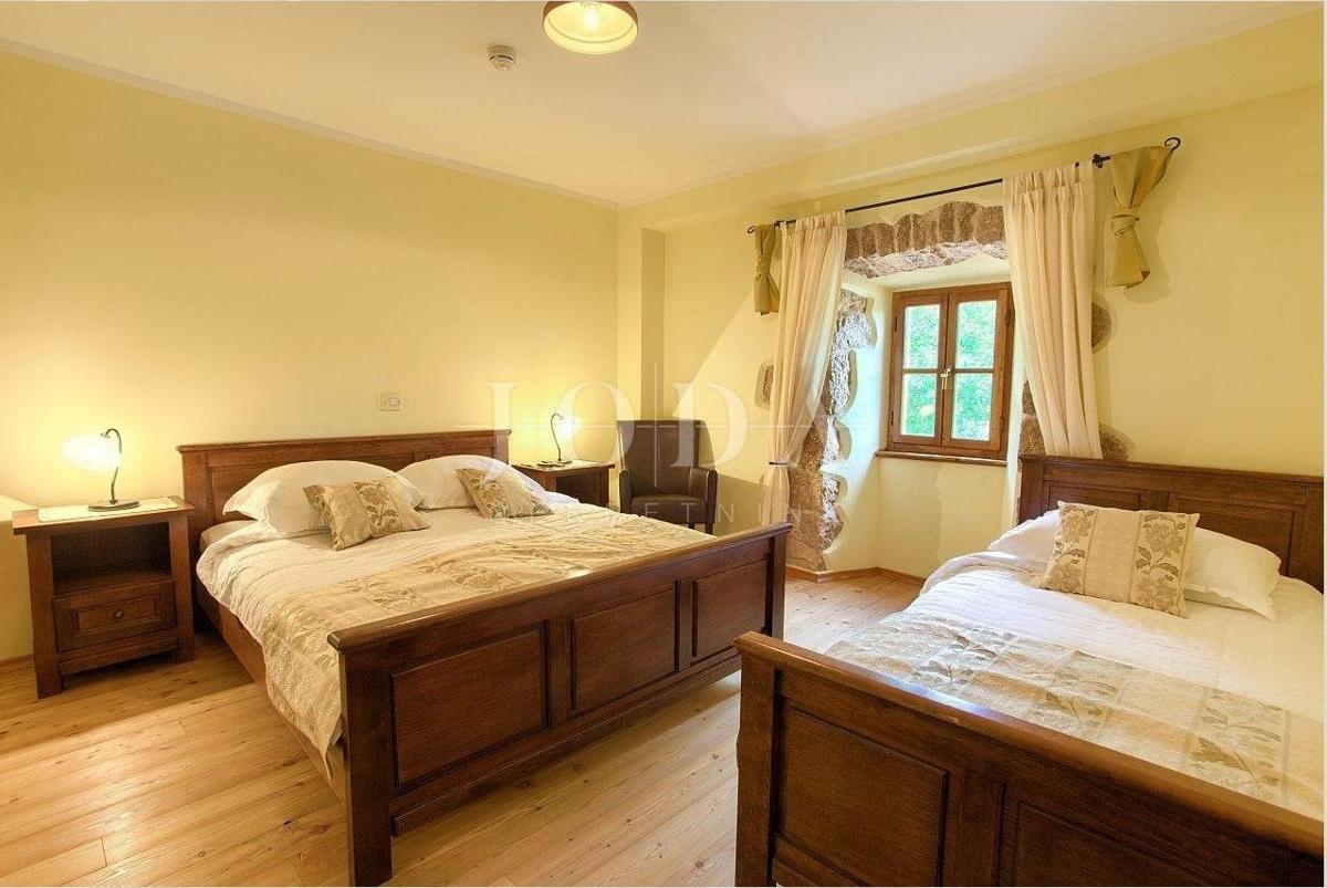 Casa in pietra in una posizione tranquilla