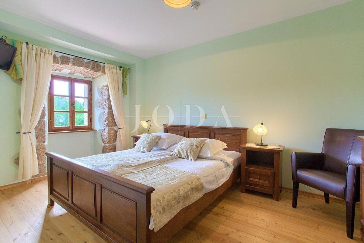 Casa in pietra in una posizione tranquilla