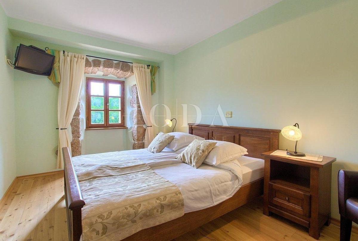 Casa in pietra in una posizione tranquilla