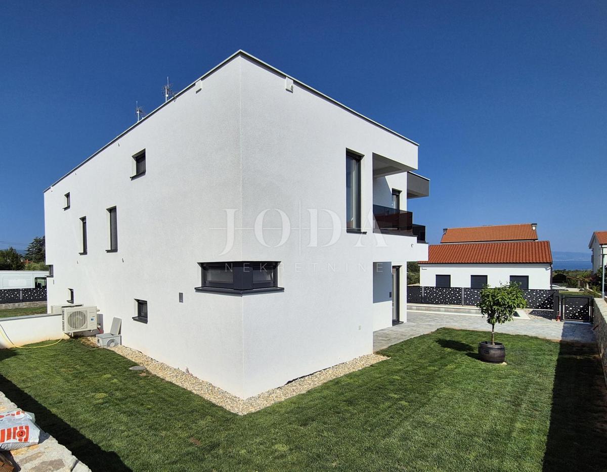 Malinska, nuova casa con piscina