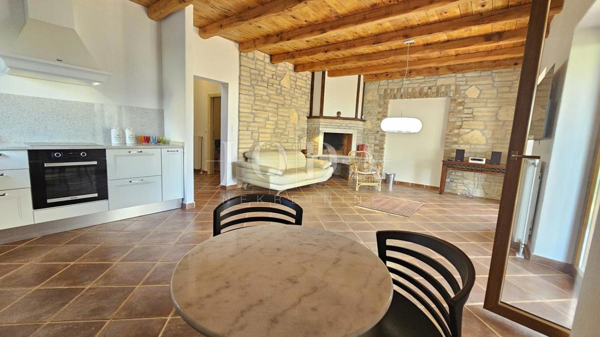 Svetvinčenat, Čabrunići casa in pietra