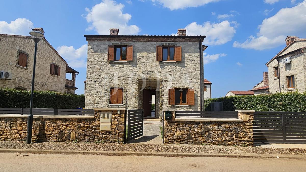 Svetvinčenat, Čabrunići casa in pietra