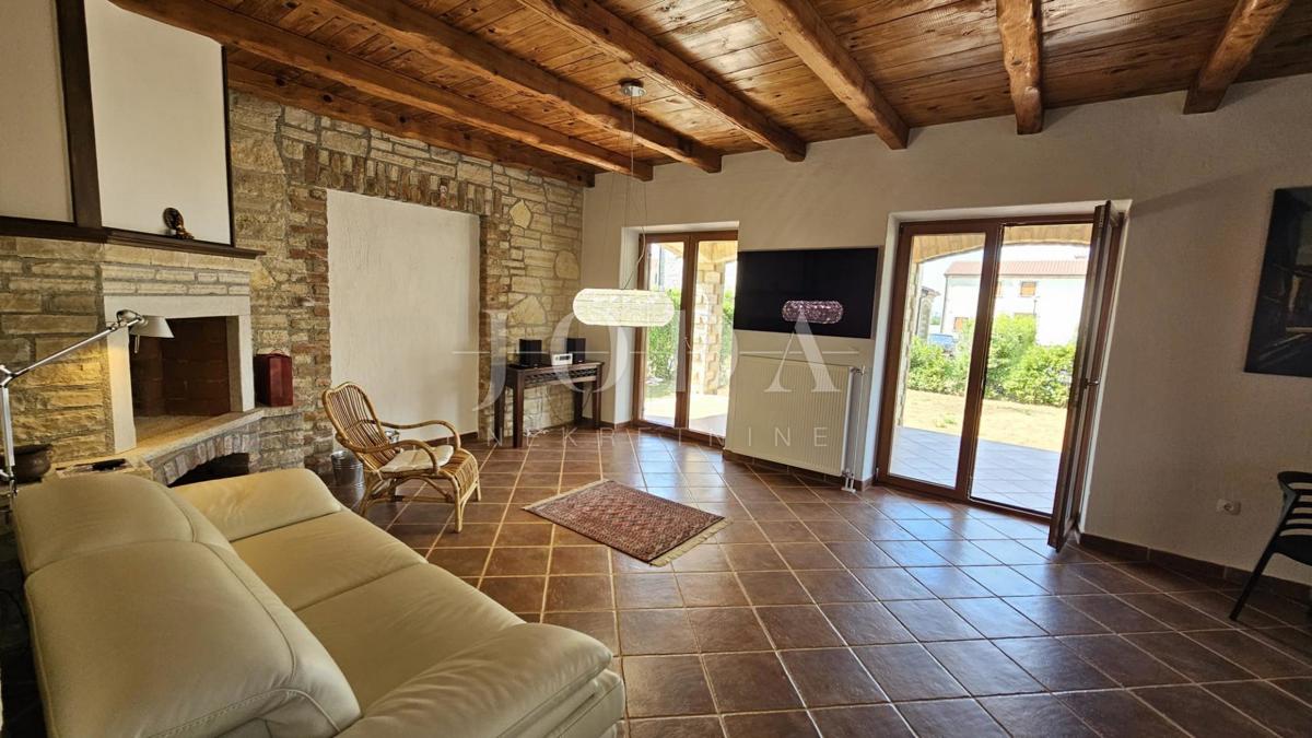 Svetvinčenat, Čabrunići casa in pietra