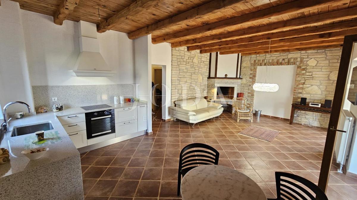 Svetvinčenat, Čabrunići casa in pietra