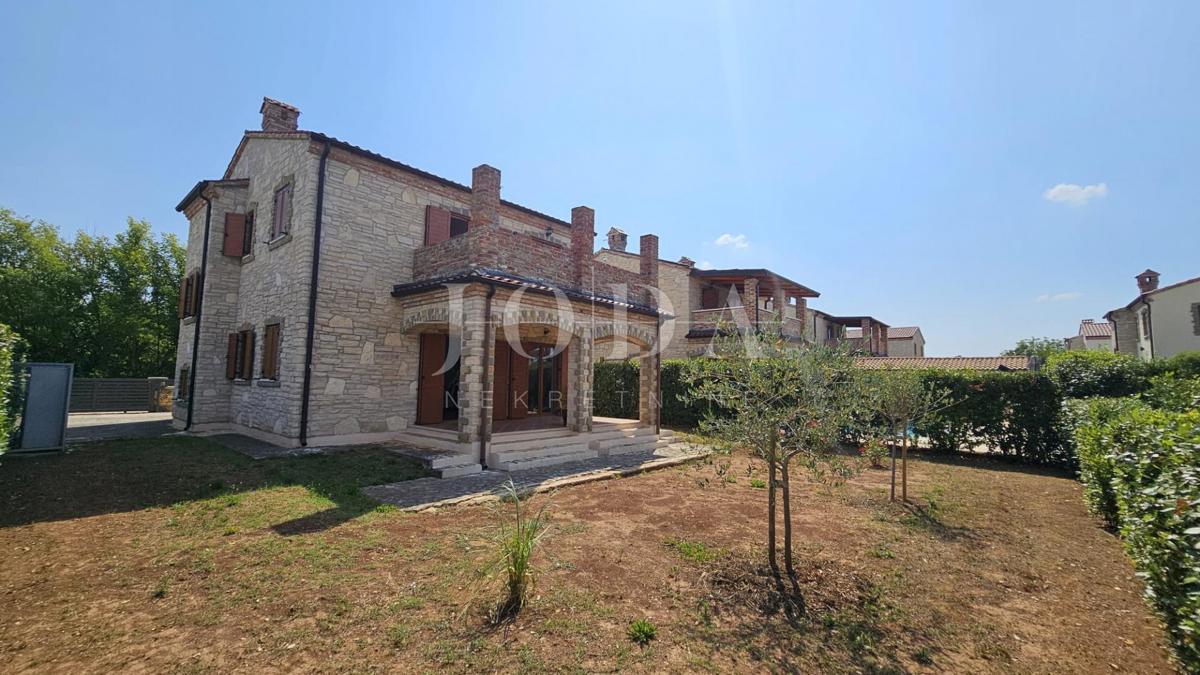 Svetvinčenat, Čabrunići casa in pietra