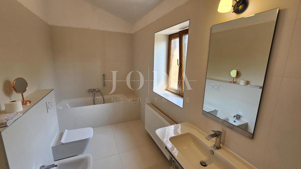 Svetvinčenat, Čabrunići casa in pietra