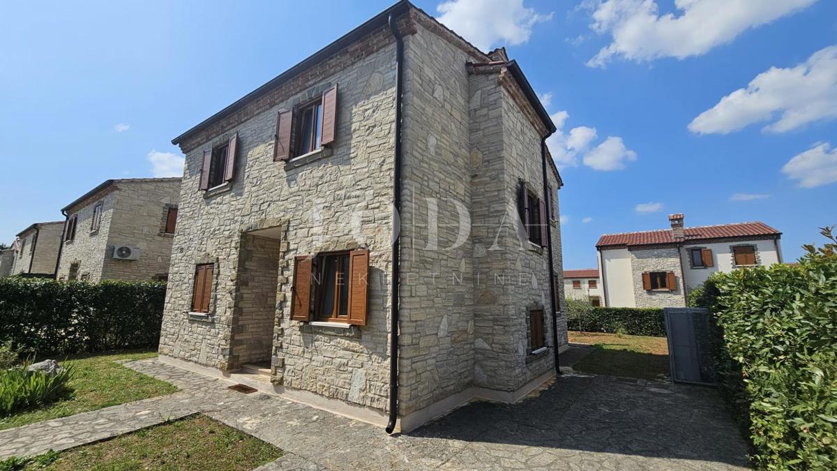 Svetvinčenat, Čabrunići casa in pietra
