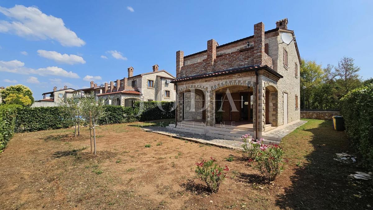 Svetvinčenat, Čabrunići casa in pietra