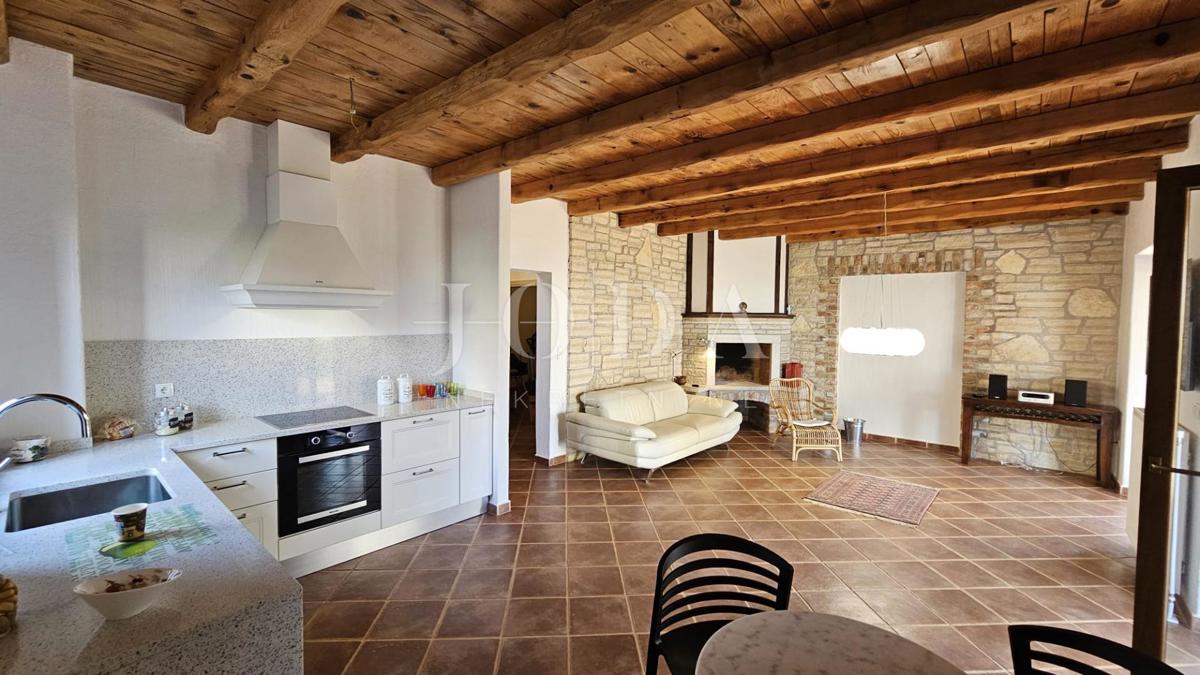 Svetvinčenat, Čabrunići casa in pietra