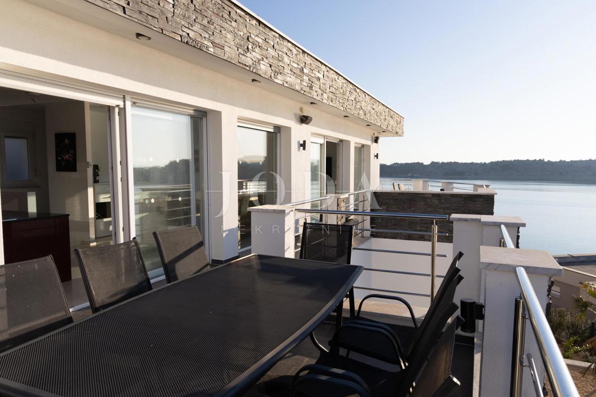 Villa prima fila sul mare con vista panoramica