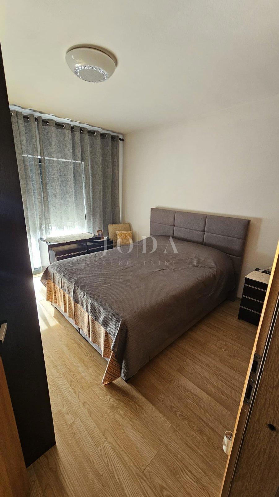 Novi Vinodolski, appartamento e due monolocali