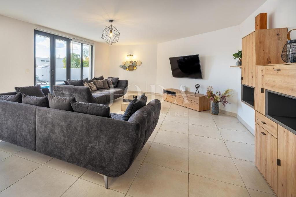 Isola di Krk - moderna casa indipendente con piscina