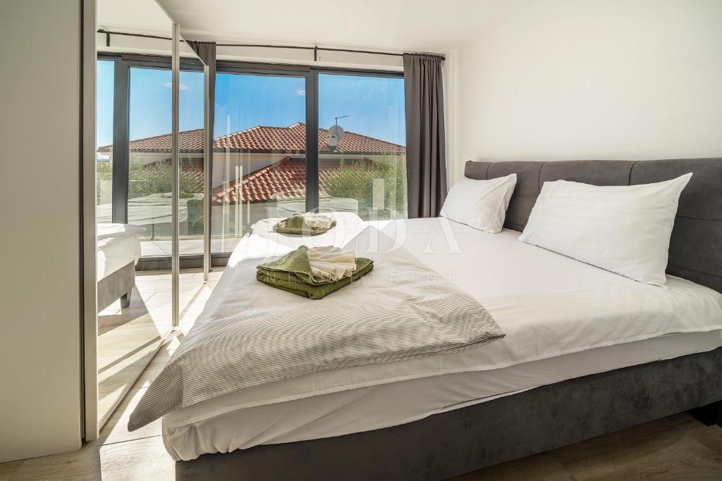 Isola di Krk - moderna casa indipendente con piscina