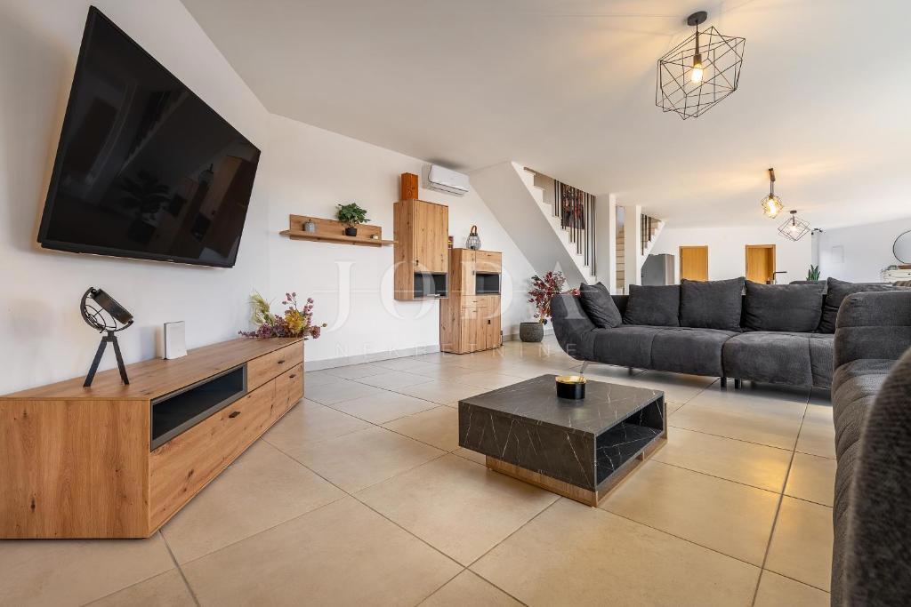 Isola di Krk - moderna casa indipendente con piscina