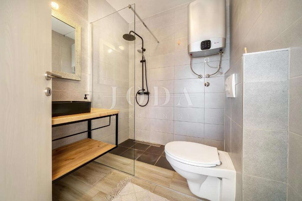 Isola di Krk - moderna casa indipendente con piscina