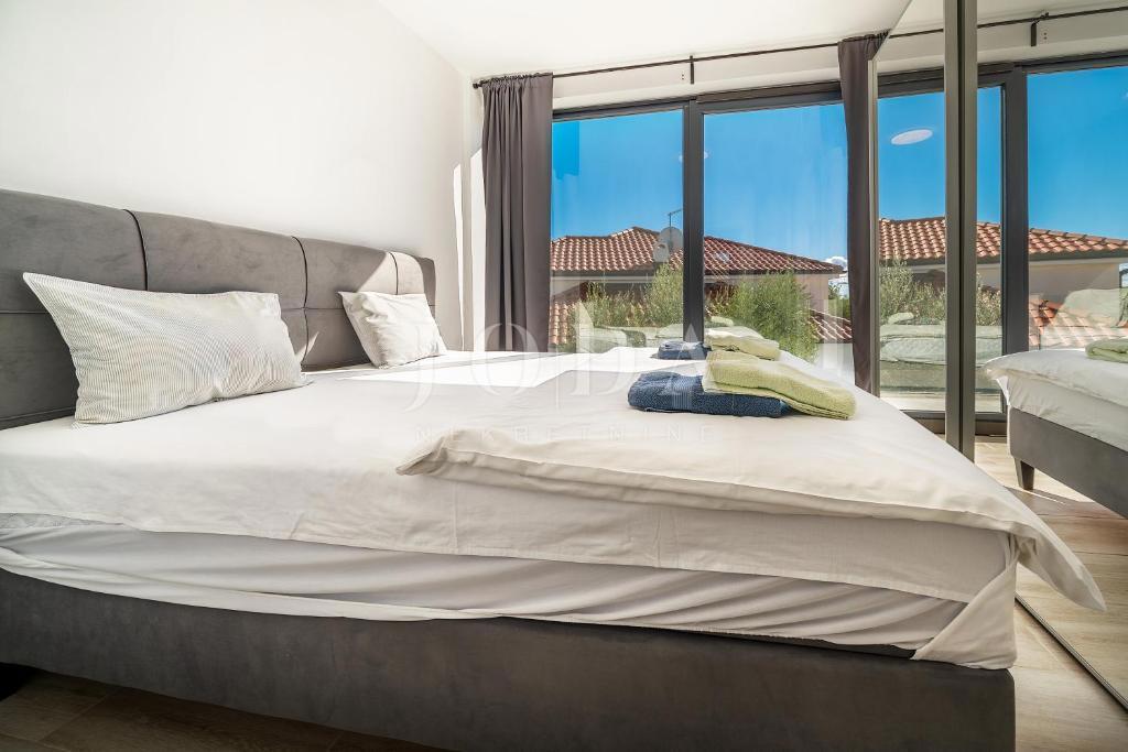 Isola di Krk - moderna casa indipendente con piscina