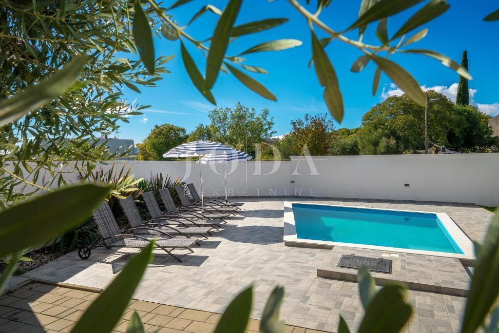 Isola di Krk - moderna casa indipendente con piscina