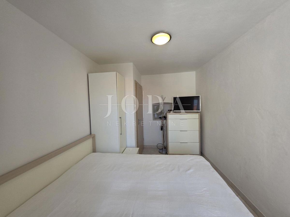 Entroterra di Crikvenica, casa con tre unità abitative e garage