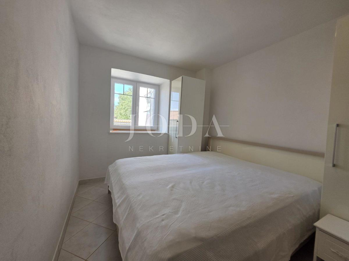 Entroterra di Crikvenica, casa con tre unità abitative e garage