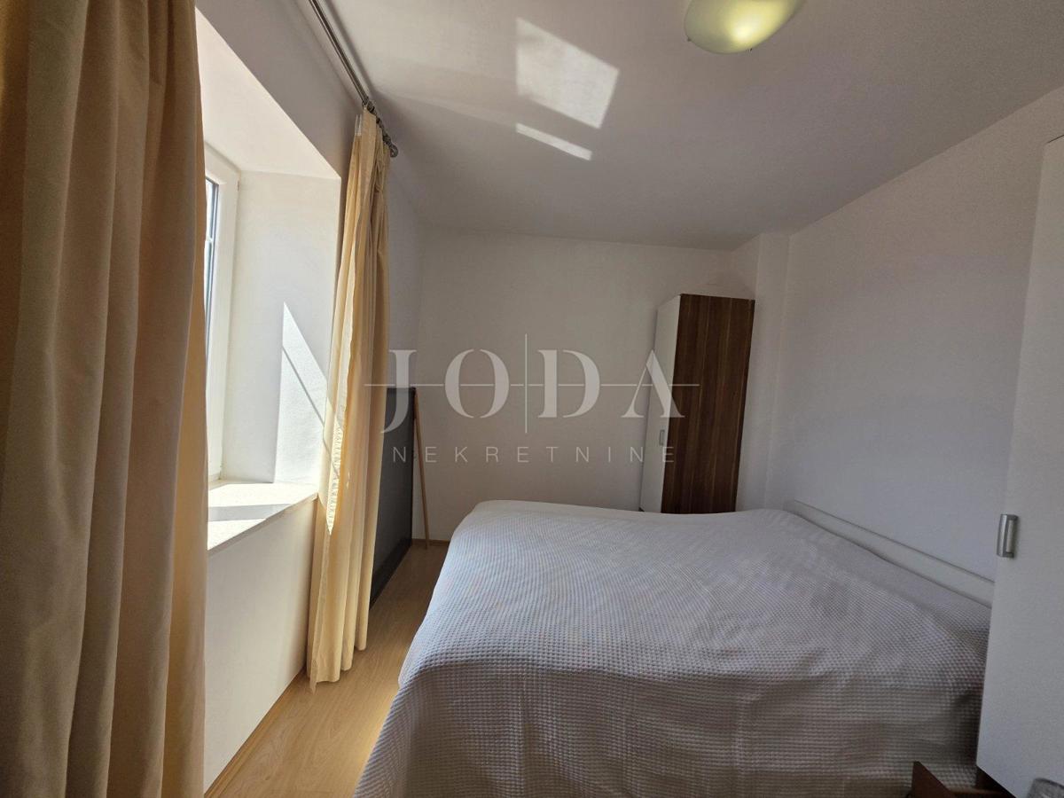 Entroterra di Crikvenica, casa con tre unità abitative e garage