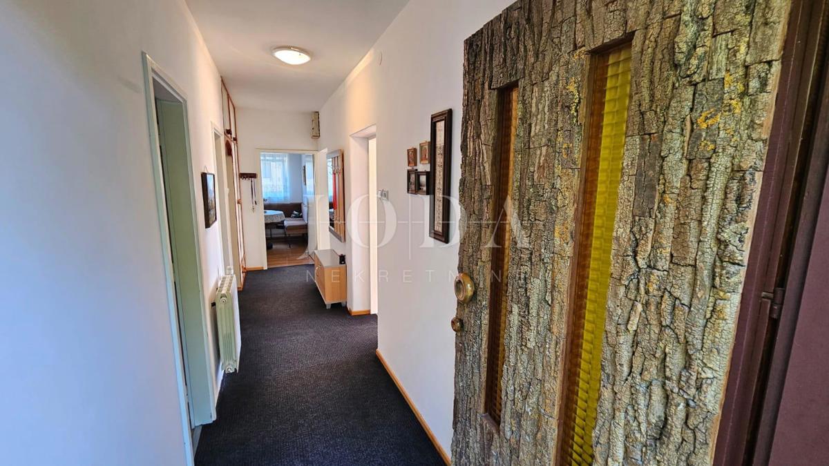 Crikvenica, appartamento con garage e ampio giardino, a soli 60 m dal mare