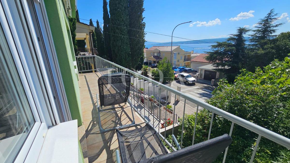 Crikvenica, appartamento con garage e ampio giardino, a soli 60 m dal mare