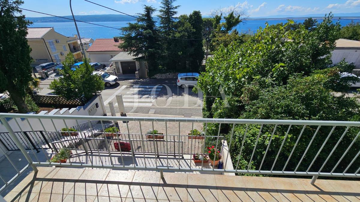 Crikvenica, appartamento con garage e ampio giardino, a soli 60 m dal mare