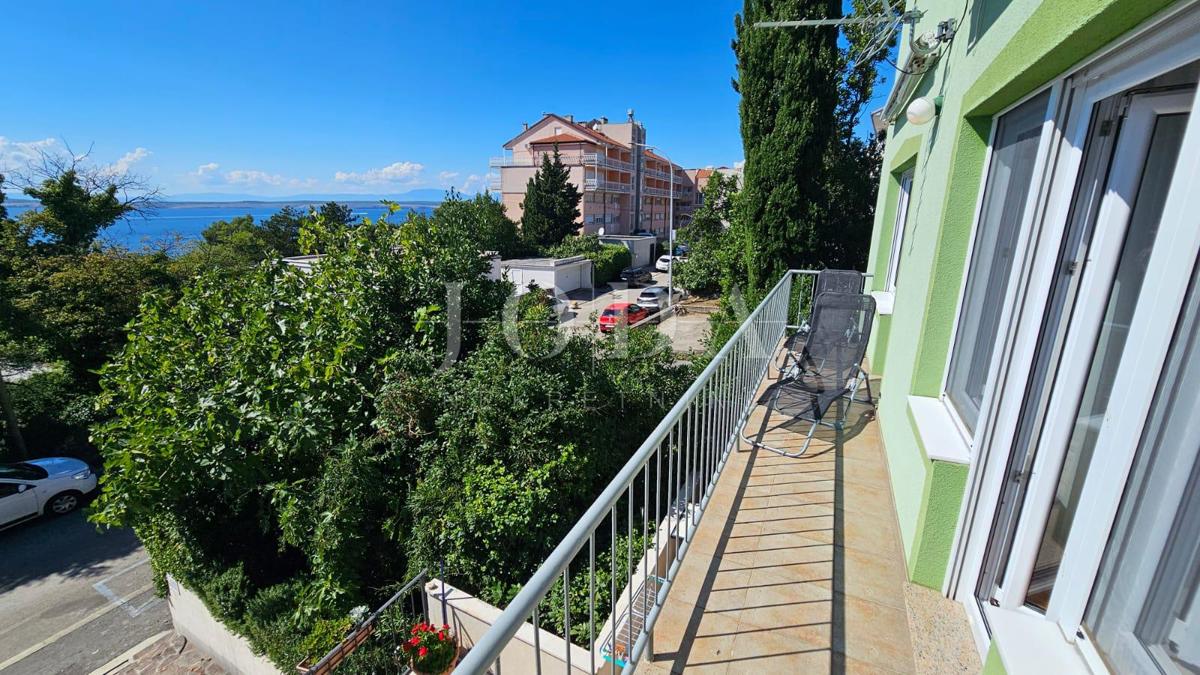 Crikvenica, appartamento con garage e ampio giardino, a soli 60 m dal mare