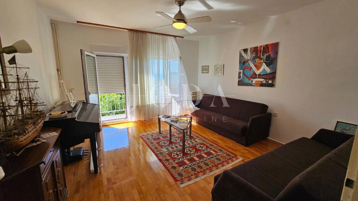 Crikvenica, appartamento con garage e ampio giardino, a soli 60 m dal mare