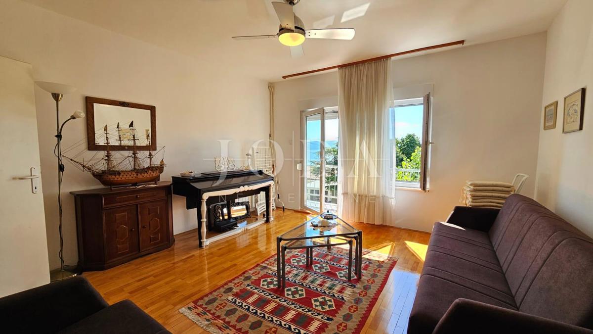 Crikvenica, appartamento con garage e ampio giardino, a soli 60 m dal mare