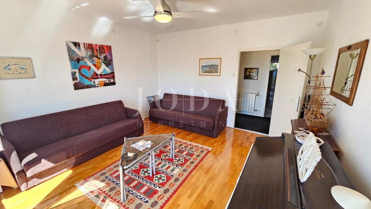 Crikvenica, appartamento con garage e ampio giardino, a soli 60 m dal mare