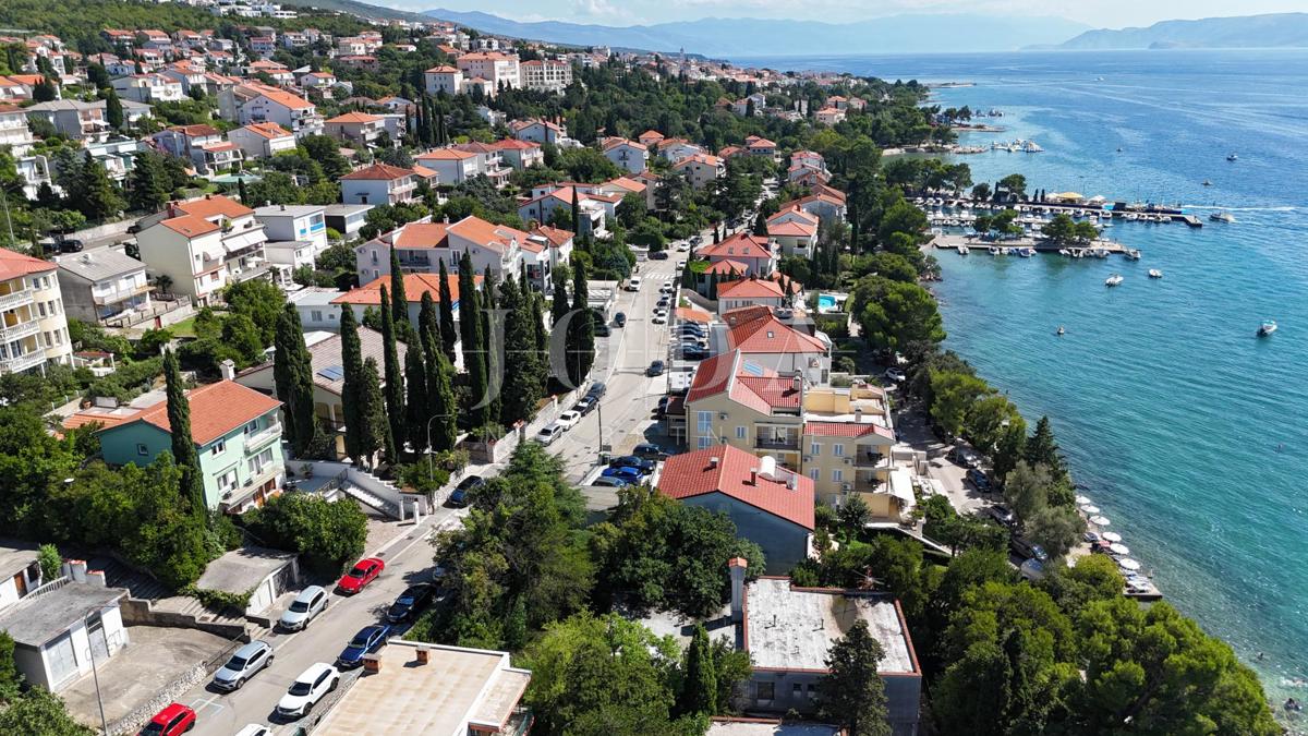 Crikvenica, appartamento con garage e ampio giardino, a soli 60 m dal mare