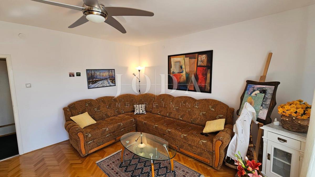 Crikvenica, appartamento con garage e ampio giardino, a soli 60 m dal mare