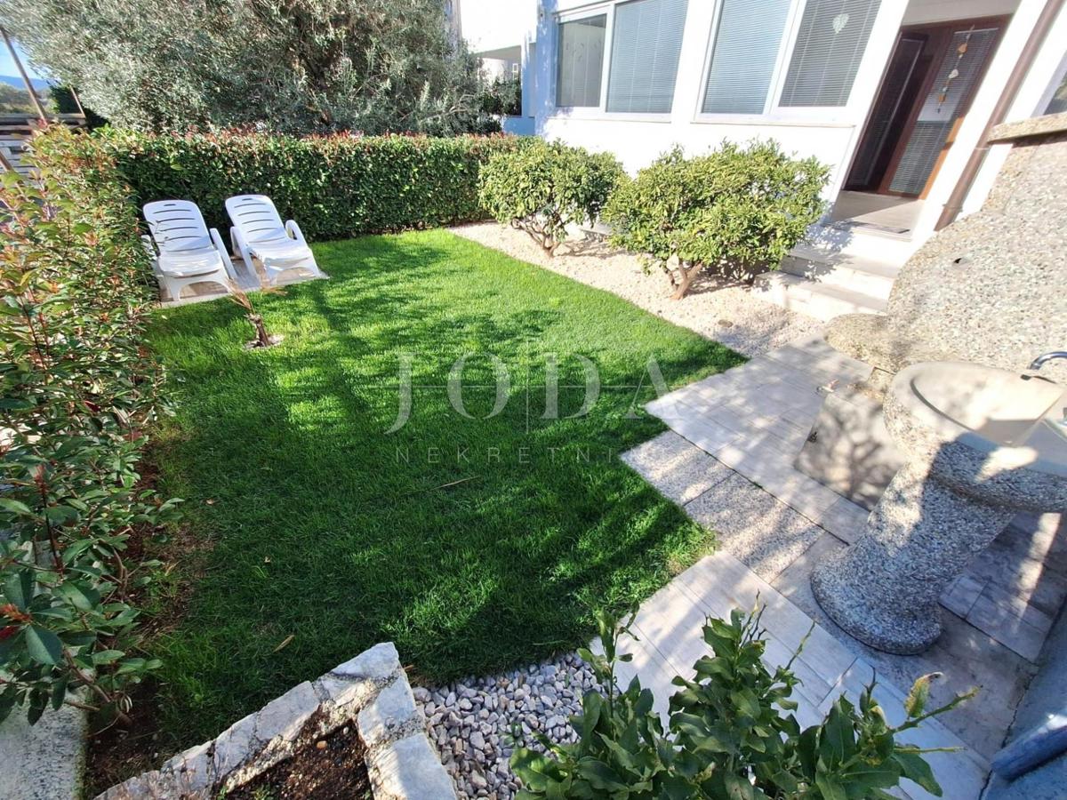 Città di Krk - appartamento con giardino vicino al mare