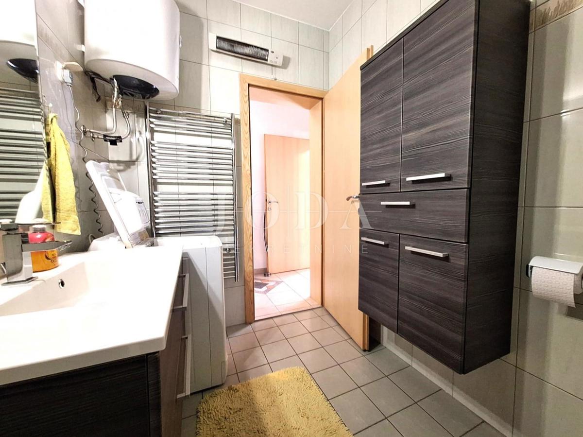 Città di Krk - appartamento con giardino vicino al mare