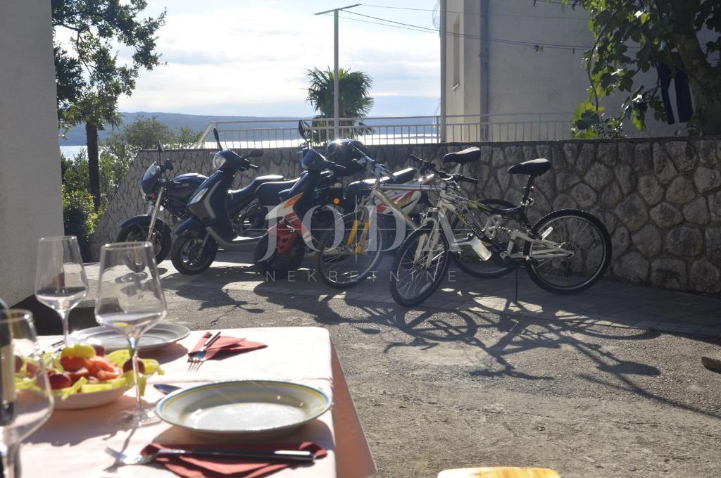 Proprietà esclusiva a Crikvenica: 602 m², piscina, 8 appartamenti, a 250 m dal mare