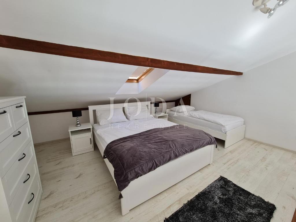 Proprietà esclusiva a Crikvenica: 602 m², piscina, 8 appartamenti, a 250 m dal mare