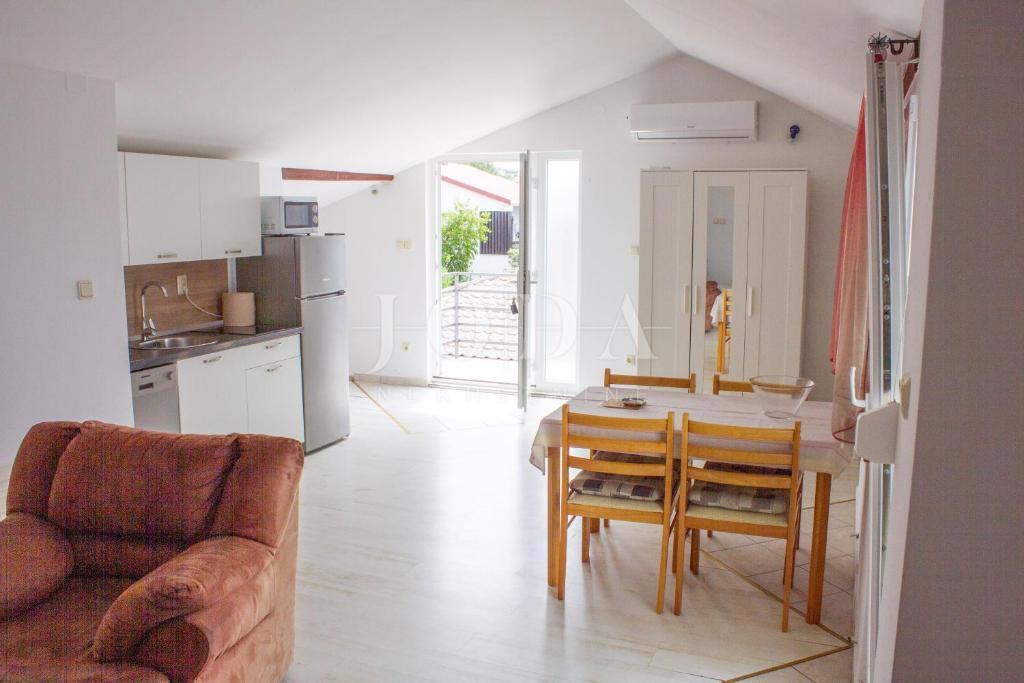 Proprietà esclusiva a Crikvenica: 602 m², piscina, 8 appartamenti, a 250 m dal mare