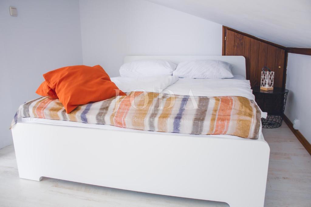 Proprietà esclusiva a Crikvenica: 602 m², piscina, 8 appartamenti, a 250 m dal mare