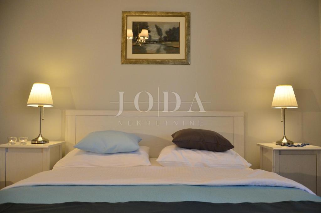 Proprietà esclusiva a Crikvenica: 602 m², piscina, 8 appartamenti, a 250 m dal mare