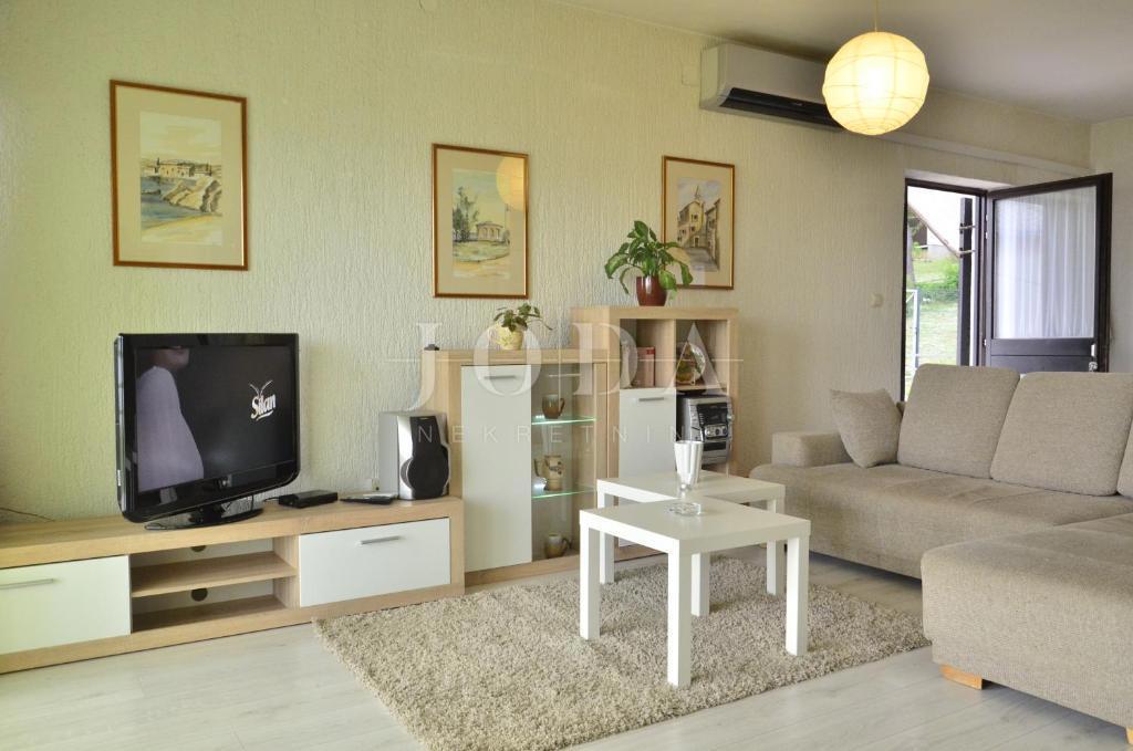 Proprietà esclusiva a Crikvenica: 602 m², piscina, 8 appartamenti, a 250 m dal mare