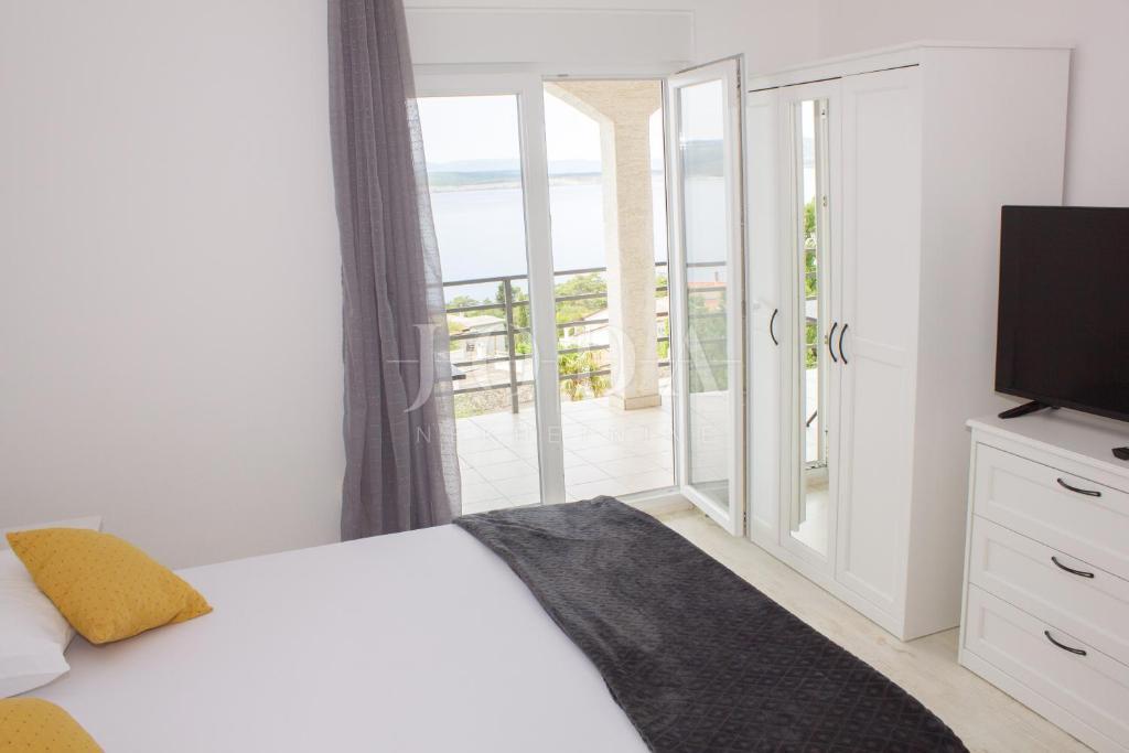 Proprietà esclusiva a Crikvenica: 602 m², piscina, 8 appartamenti, a 250 m dal mare