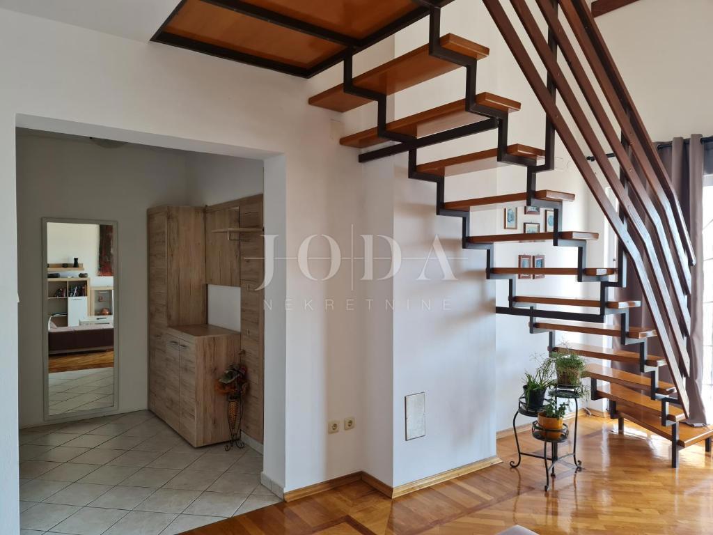 Proprietà esclusiva a Crikvenica: 602 m², piscina, 8 appartamenti, a 250 m dal mare