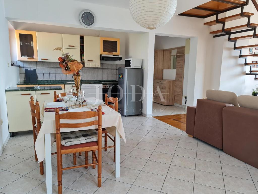 Proprietà esclusiva a Crikvenica: 602 m², piscina, 8 appartamenti, a 250 m dal mare